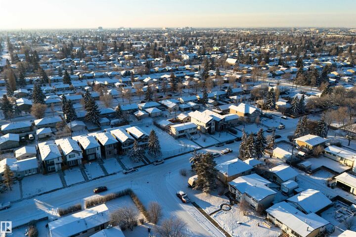 Property Photo:  15805 109 Avenue NW  AB T5P 1B5 