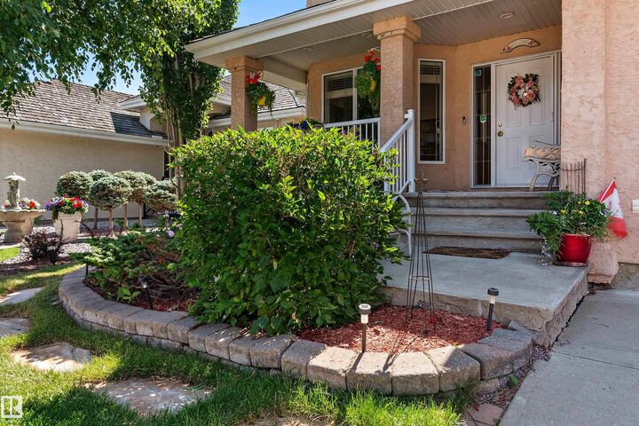 Property Photo:  617 Dalhousie Crescent NW  AB T6M 2T4 