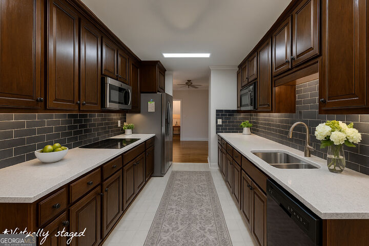 Property Photo:  116 Manor Way  GA 30117 