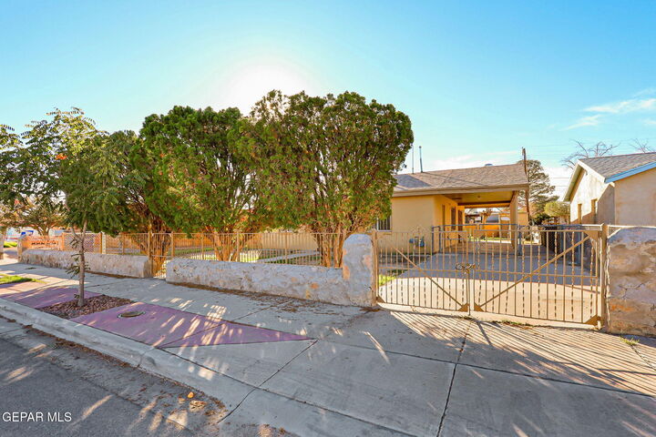 Property Photo: 555 Dolan Street TX 79905