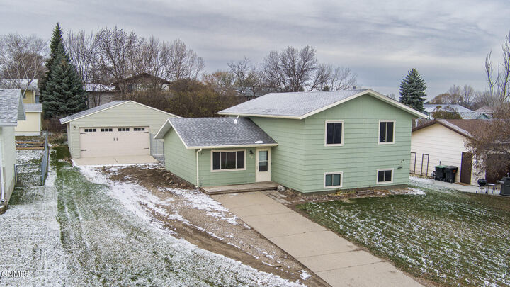 Property Photo:  19 Stanley Drive  ND 58504 