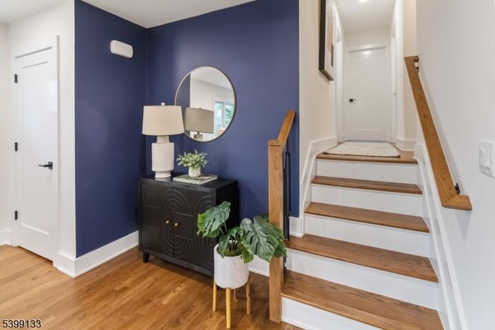 Property Photo:  6 Kenneth Ct  NJ 07932 