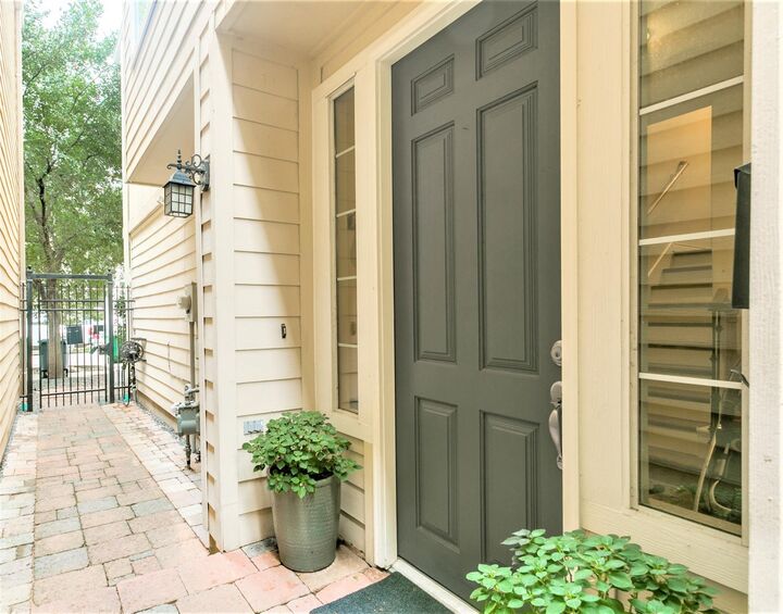 Property Photo: 5742 Kiam Street TX 77007