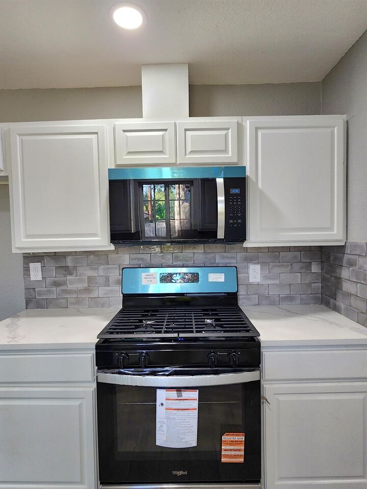 Property Photo:  5914 Newquay Street  TX 77085 