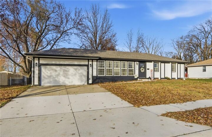Property Photo:  504 E Oak Street  KS 66061 