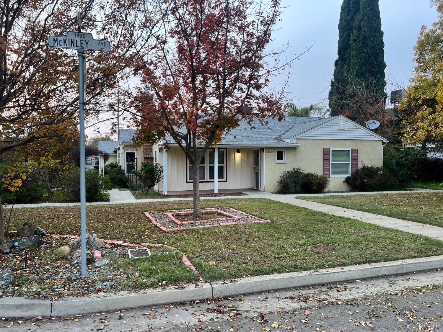 Property Photo: 1802 McKinley Avenue CA 93230