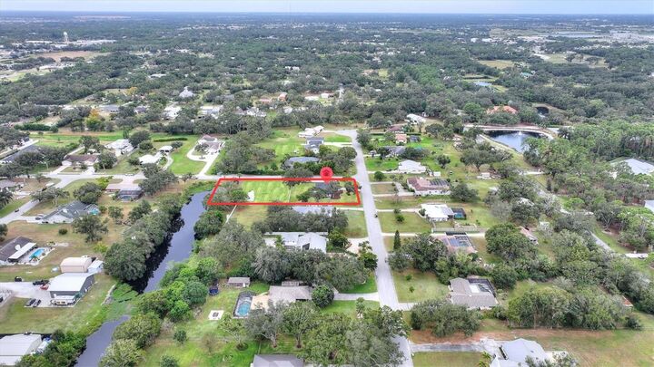 Property Photo:  2054 Racimo Drive  FL 34240 