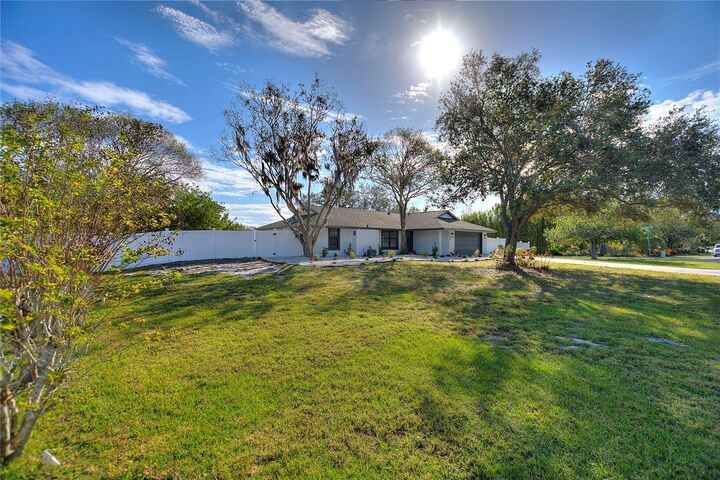 Property Photo:  2054 Racimo Drive  FL 34240 