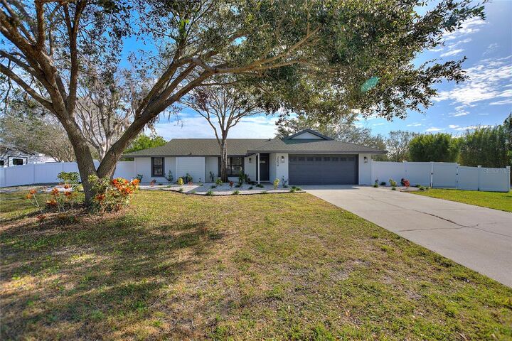 Property Photo:  2054 Racimo Drive  FL 34240 