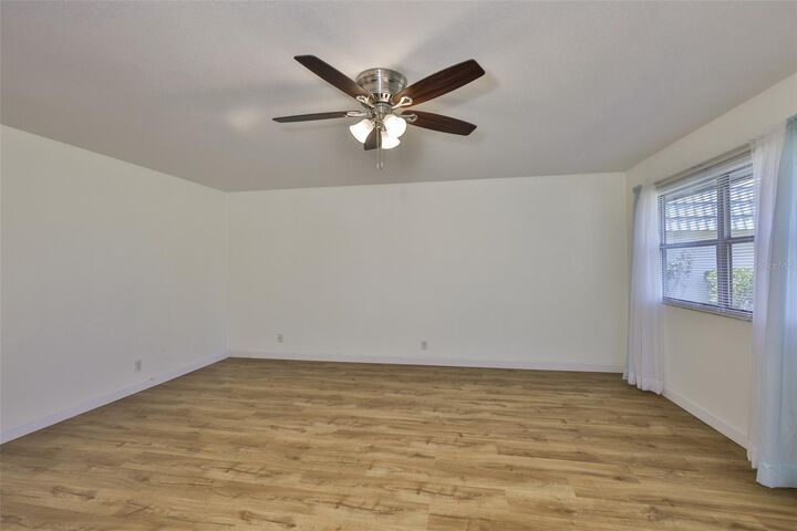 Property Photo: 1811 Bedford Lane 153 FL 33573