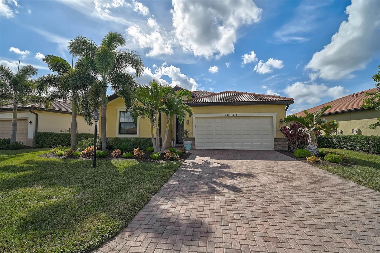 Property Photo: 10124 Marbella Drive FL 34211