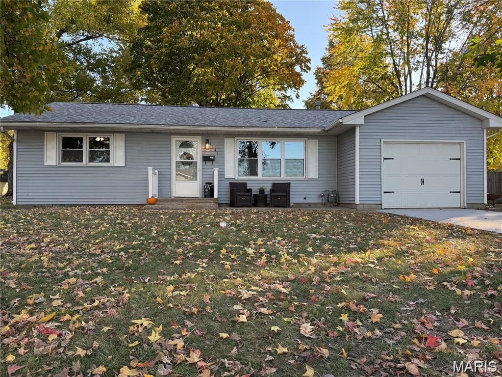 Property Photo:  1141 Warren Street  IL 62052 