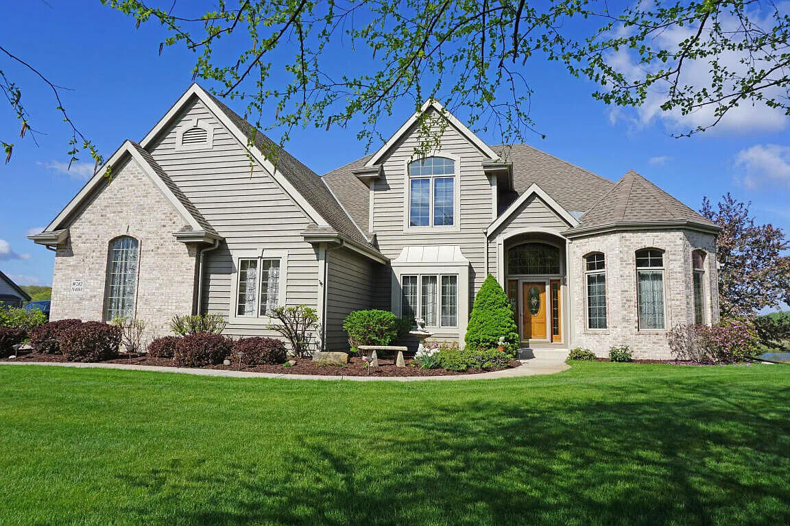 Property Photo:  W282n4163 Somerset Ln  WI 53072 