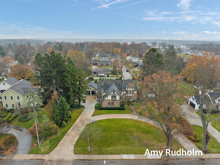 Property Photo:  522 E River Street  MI 49456 