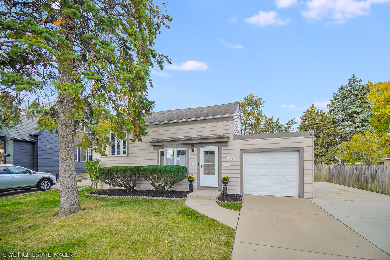 Property Photo:  9018 Roach Avenue  IL 60513 