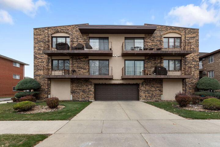 Property Photo:  10416 Mansfield Avenue 2sw  IL 60453 