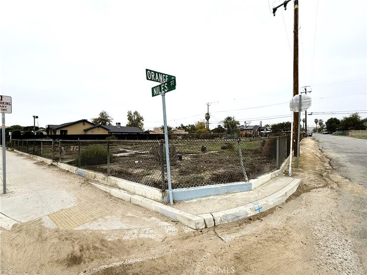 Property Photo:  1836 Niles  CA 93305 