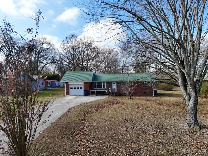 Property Photo: 1409 Royal Trl TN 37355