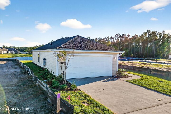 Property Photo: 33 Somerset Avenue FL 32137