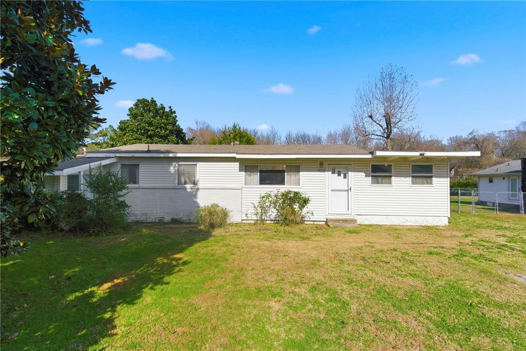 Property Photo:  902 W 12th Street  AR 72701 