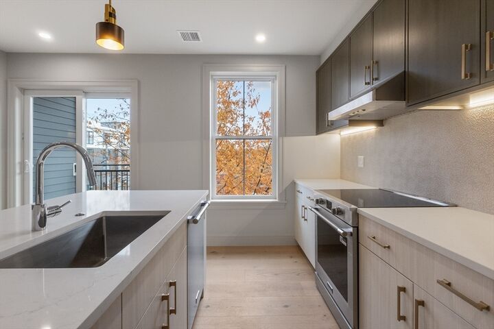 Property Photo:  59 Spear Street 302  MA 02169 