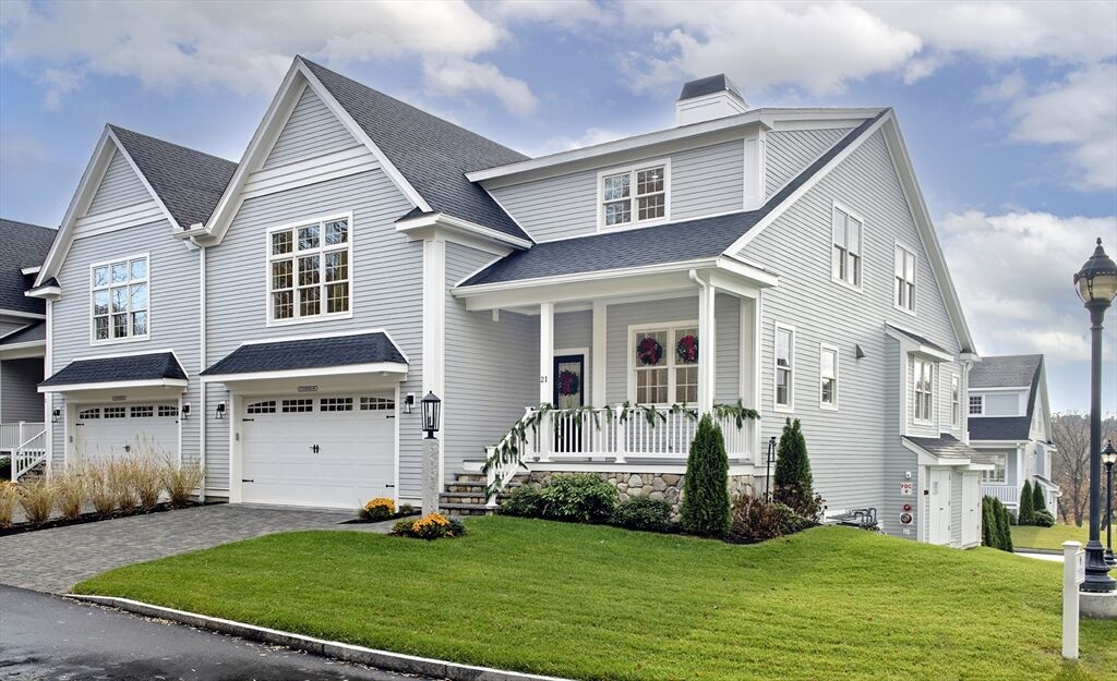 Property Photo:  21 Clubview Dr 21  MA 01810 