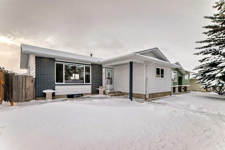 Property Photo:  87 Rundleson Way NE  AB T1Y 3H7 