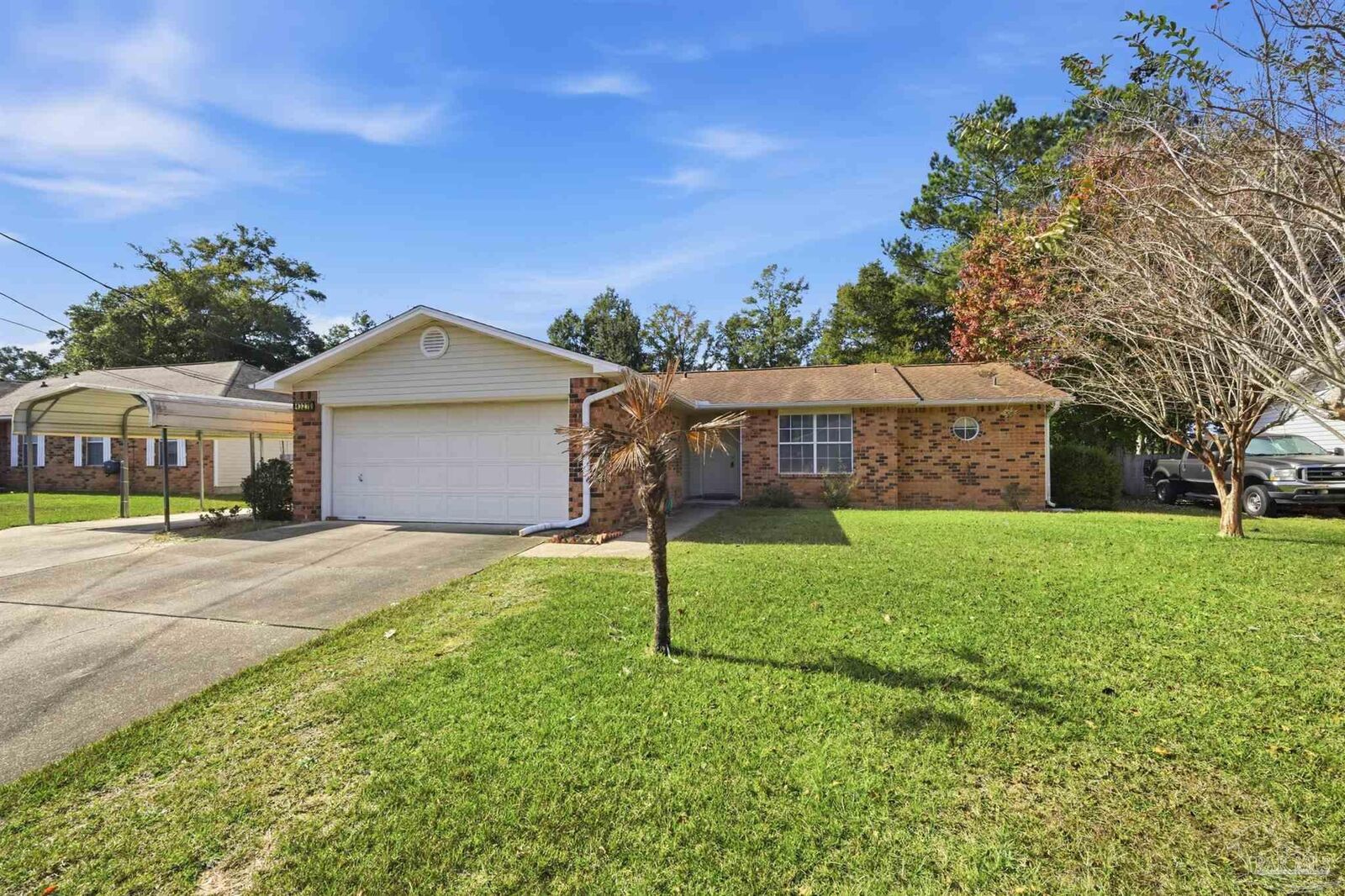 Property Photo: 4327 Chantilly Way FL 32583