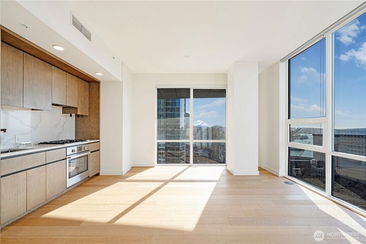 Property Photo:  121  Stewart Street 1605  WA 98101 