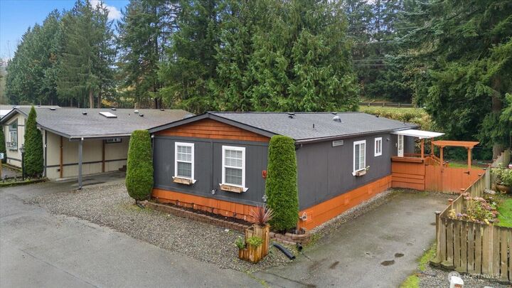 Property Photo:  7701  Hardeson Road 16  WA 98203 