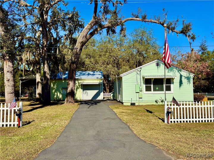 Property Photo: 28049 Sewickley Street FL 34601