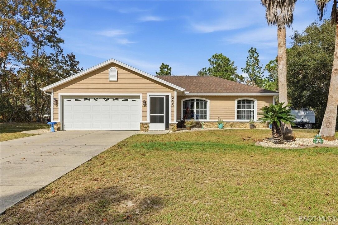 Property Photo:  2435 W Lawrence Court  FL 34434 