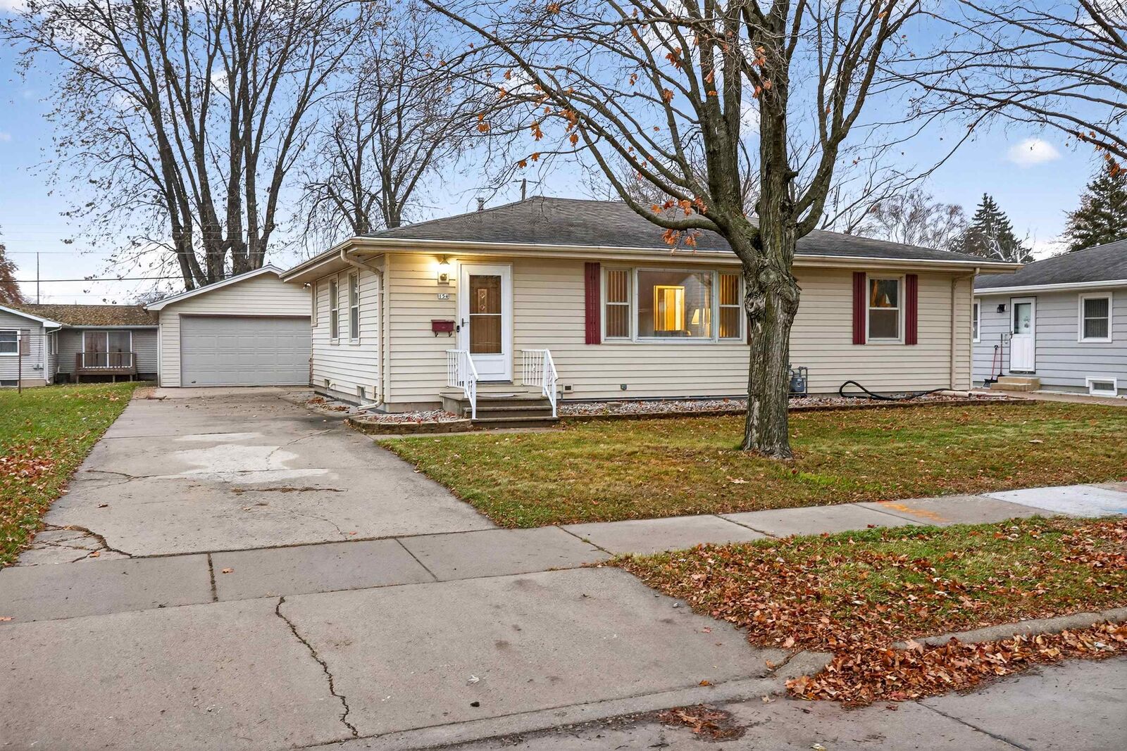 Property Photo:  154 N Lark Street  WI 54902-4232 