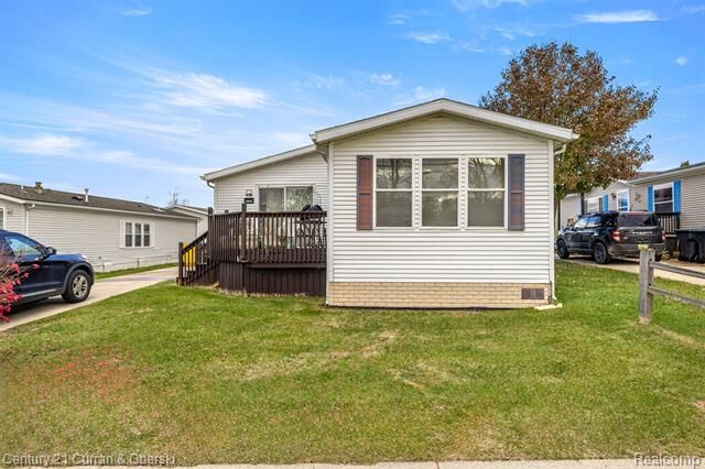 Property Photo: 9824 Hathaway Drive MI 48167