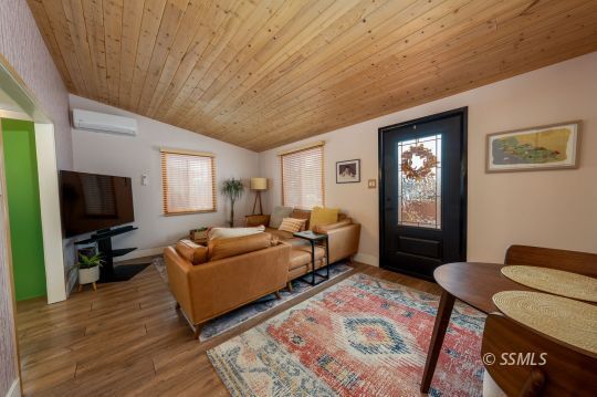 Property Photo: 413 N Helena St CA 93555