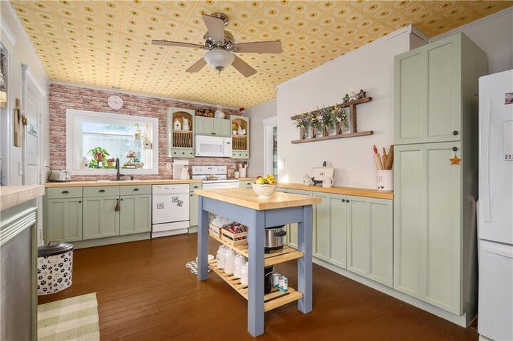 Property Photo:  36 England Street  RI 02864 