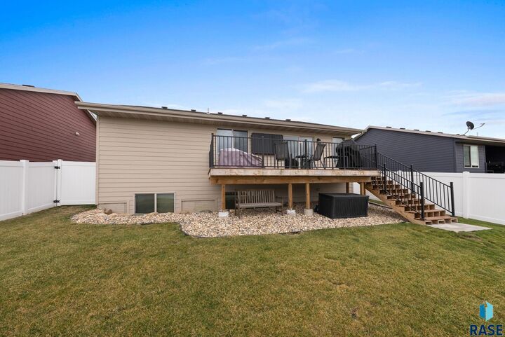Property Photo:  2309 S Creekview Ave  SD 57106 