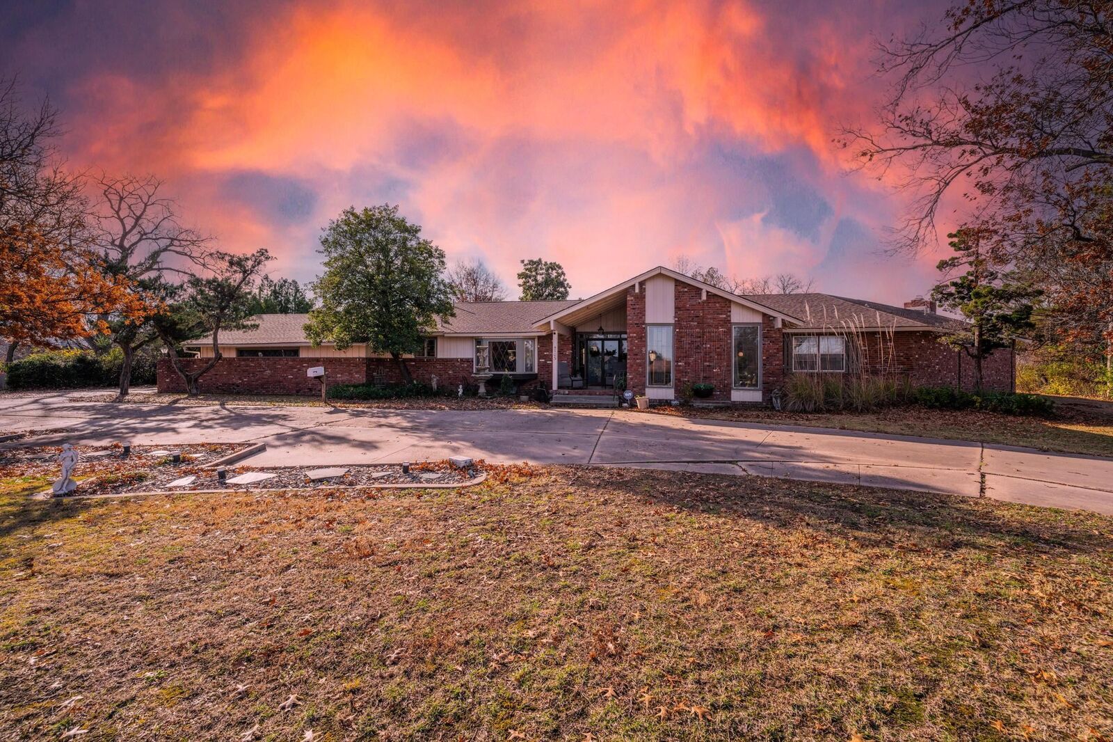 Property Photo:  4703 Looman St  KS 67220 