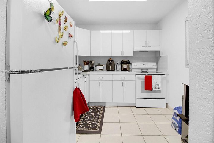 Property Photo: 7700 Camino Real D-101 FL 33143