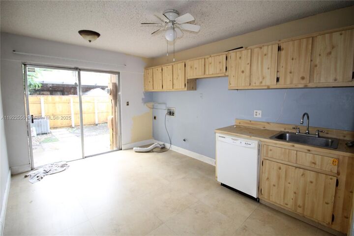 Property Photo: 2260 Plum Ct FL 33026