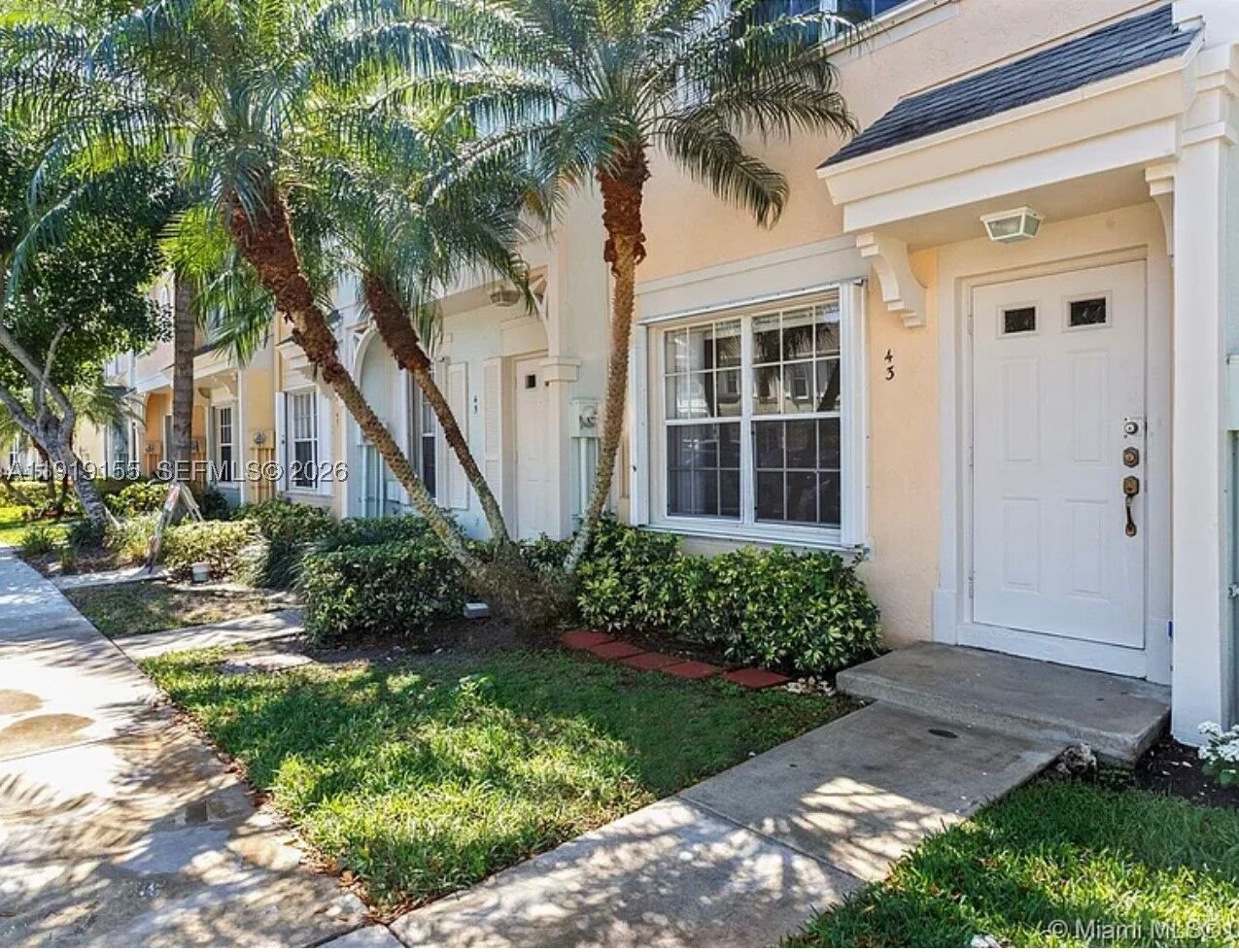Property Photo: 43 Simonton Cir FL 33326