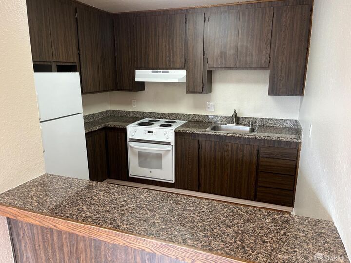 Property Photo: 370 Monterey Boulevard 104 CA 94131