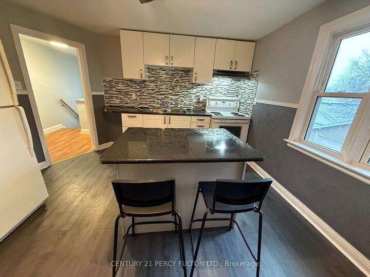 Photo de la propriété:  248 Toronto Avenue  ON L1H 3C1 