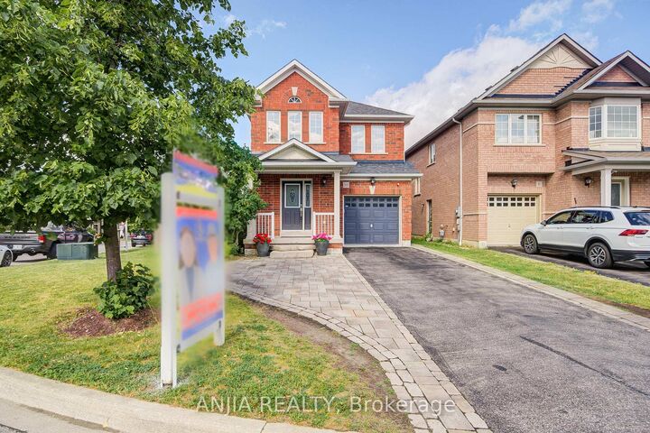 Property Photo:  10 Ida Jane Grove  ON L4A 0S3 