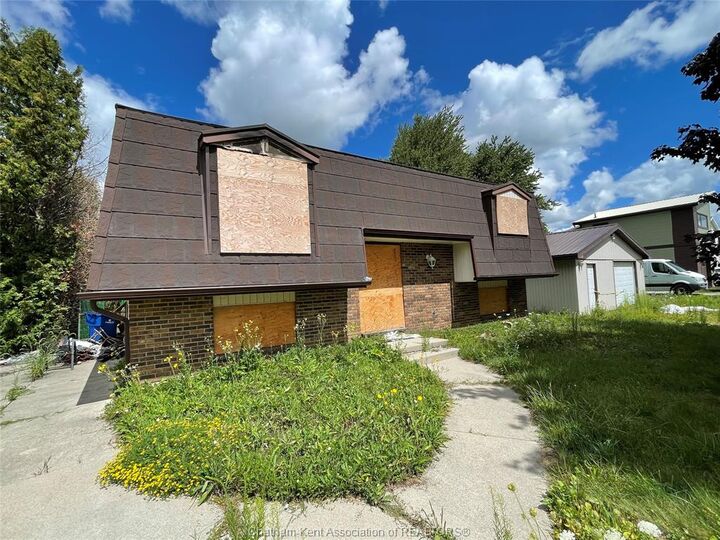 90 &Amp 100 Duke Street  Wallaceburg ON N8A 1E3 photo