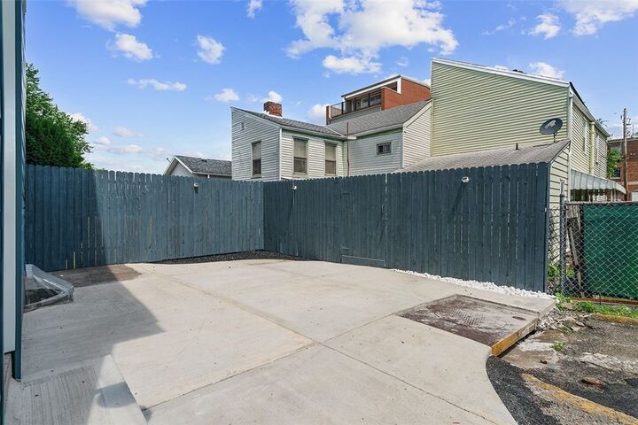 Property Photo: 296 Foster Way PA 15201