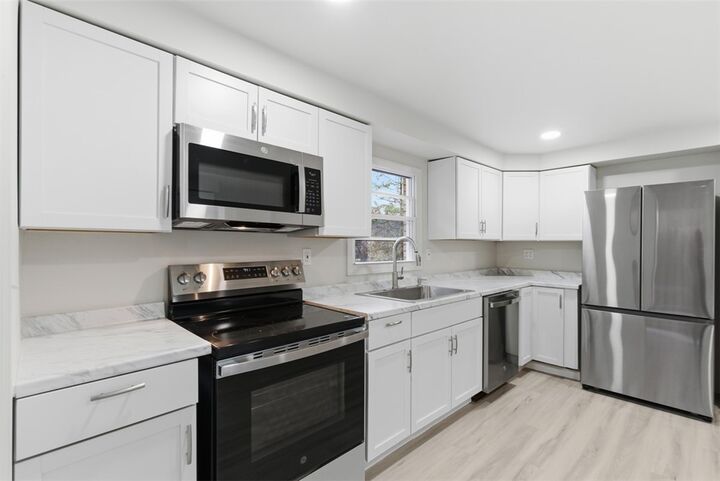 Property Photo:  176 Colonial Village Drive  PA 15235 