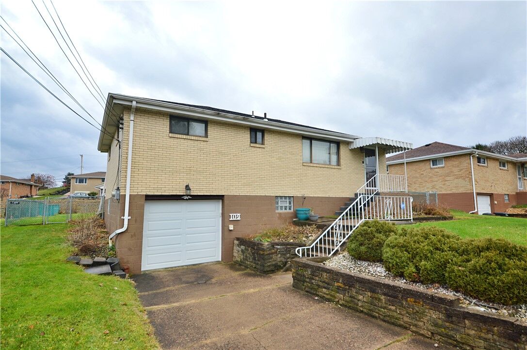 Property Photo:  109 Thorncrest Drive  PA 15136 