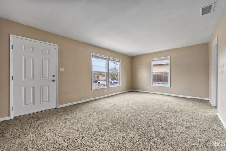 Property Photo: 2009 Margo Lane CA 93308