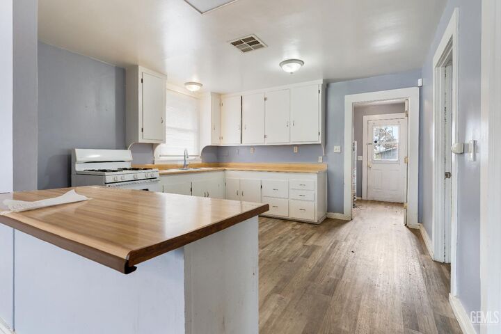 Property Photo:  315 Lincoln Avenue  CA 93308 